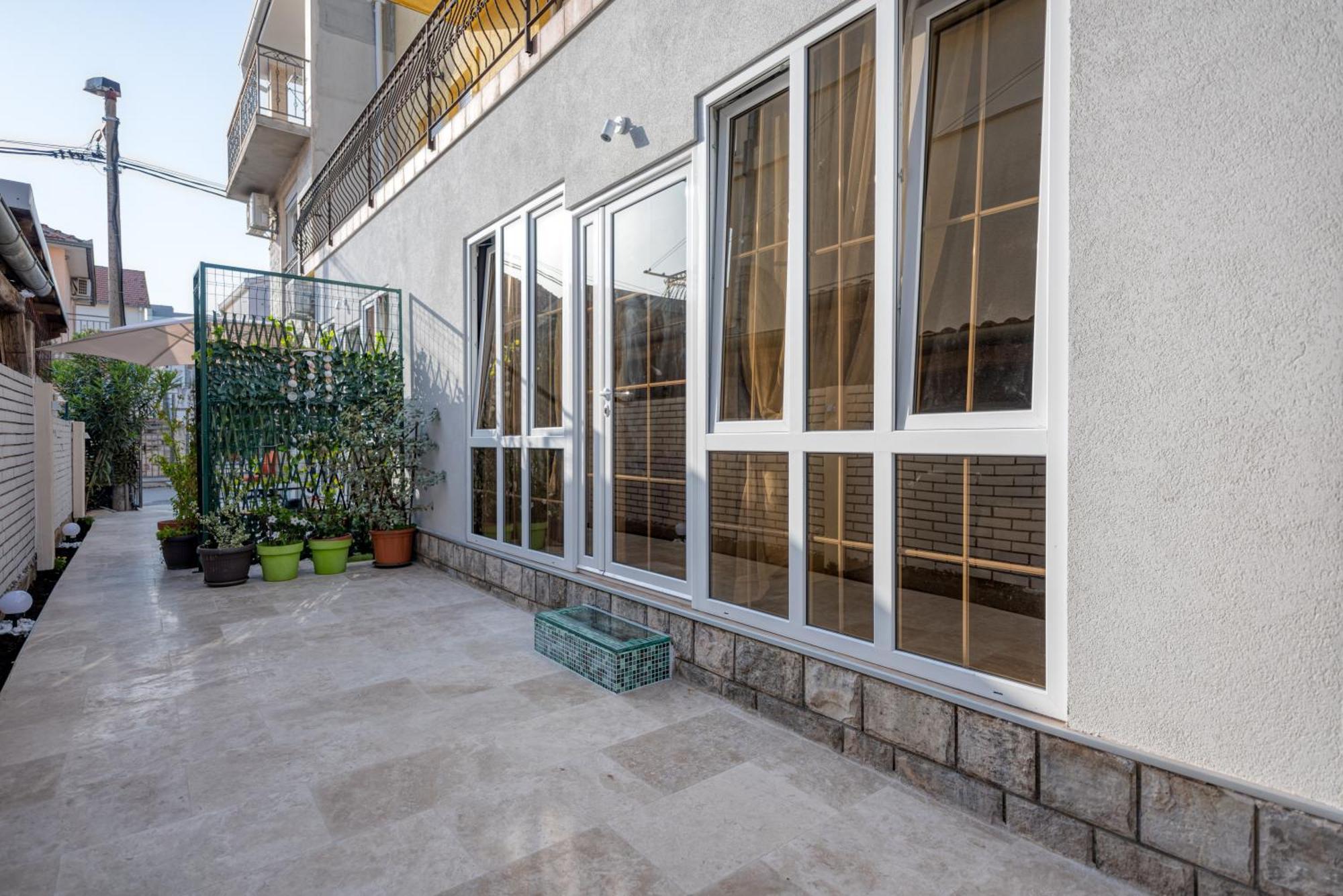 Apartments Vujosevic 蒂瓦特 外观 照片